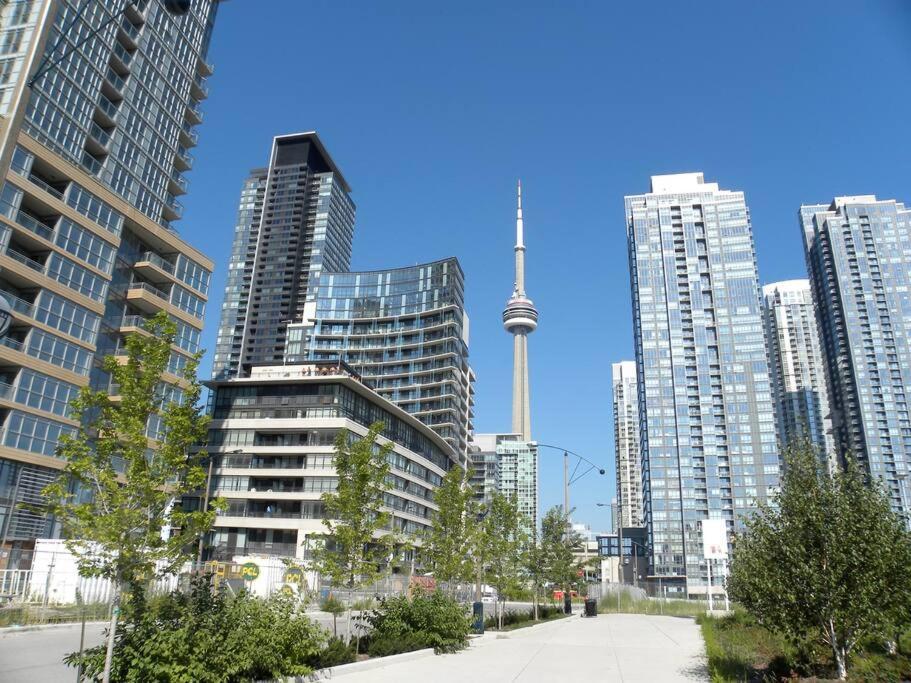 Stylish Condo Downtown Near Cn Tower - Free Parking Toronto Ngoại thất bức ảnh